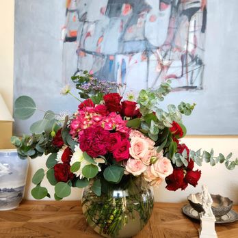 Mariesii Florist - "Perfect Blend of Roses & Hydrangeas" - Florists Near Me Mariesii Florist - "Perfect Blend of Roses & Hydrangeas" - Florists Near Me