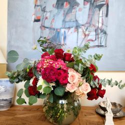 Mariesii Florist - "Perfect Blend of Roses & Hydrangeas"