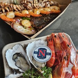 Fresh seafood! Fresh seafood!