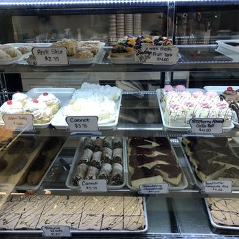 Le Favorite Bakery - Bakeries Near Me - Warwick, Rhode Island