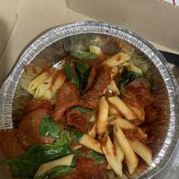 Pasta marinara with pepperoni, spinach and cheese Pasta marinara with pepperoni, spinach and cheese