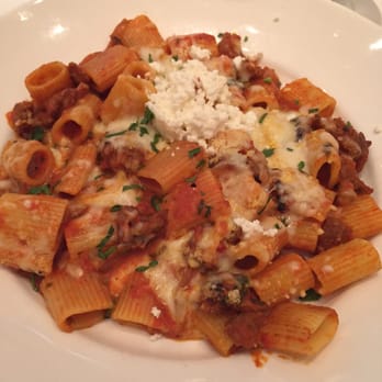 Petterinos - Baked rigatoni with Italian sausage - American Near Me - Chicago, Illinois Petterinos - Baked rigatoni with Italian sausage - American Near Me - Chicago, Illinois