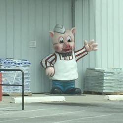 Twin Lakes Piggly Wiggly - Don't mess with the Pig!!