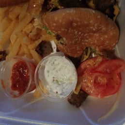 Old tomatoes  nasty marinara  sauce  brunt burger nasty as f##k only open 30 min and serviced me this