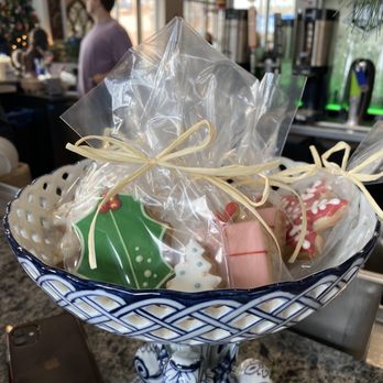 CoCo & Blu - Cute holiday baked goods for purchase - Cocktail Bars Near Me - Arlington Heights, Illinois