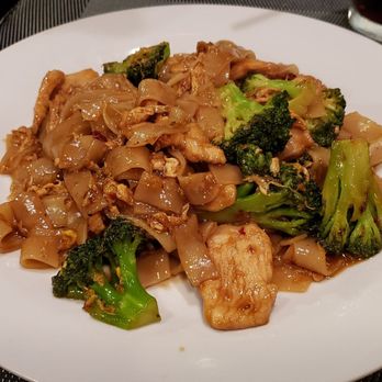 Pad Thai - Pad See ew - Thai Near Me - Saint Louis, Missouri