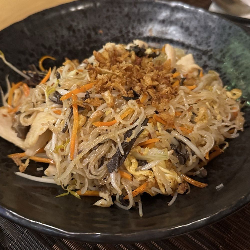 Yôri Restaurant - Bun Xao - stir fried rice noodle - Vietnamese Near Me - Praha Yôri Restaurant - Bun Xao - stir fried rice noodle - Vietnamese Near Me - Praha