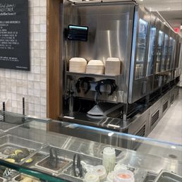 Self operating salad/bowl machine! Self operating salad/bowl machine!