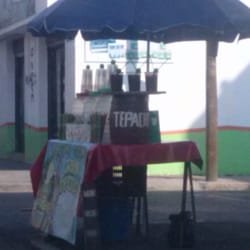 Aguas de Crema de Coco - Barril de rico tepache!