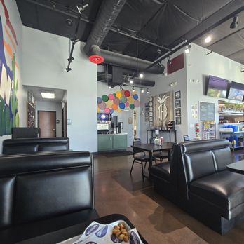 Thanks A Brunch - Gilbert - Atmosphere - Burgers Near Me - Gilbert, Arizona