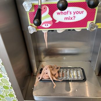Menchie's Frozen Yogurt - Messy - Ice Cream & Frozen Yogurt Near Me - Springfield, Oregon