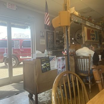Uncle Billy's Downtown Eatery - The decor in the ambience in this restaurant was very relaxed. definitely a place for lunch with a friend for that lunch date.. - Salad Near Me - Paris, Tennessee Uncle Billy's Downtown Eatery - The decor in the ambience in this restaurant was very relaxed. definitely a place for lunch with a friend for that lunch date.. - Salad Near Me - Paris, Tennessee