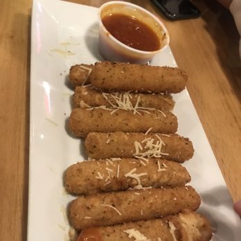 Quaker Steak & Lube - Mozzarella sticks with marinara sauce - American Near Me - Columbus, Ohio