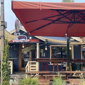 Hey, Neighbor! Pizza House - Outside tables - Pizza Near Me - Eugene, Oregon Hey, Neighbor! Pizza House - Outside tables - Pizza Near Me - Eugene, Oregon