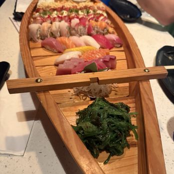 Mizuki Sushi - Sushi Bars Near Me - Citrus Heights, California
