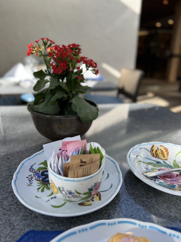 Ludwig's Restaurant Image