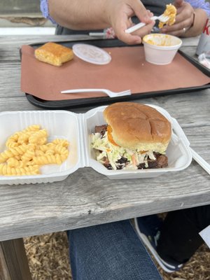 Bee's Barbecue by null