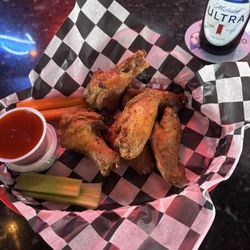O'Briens Irish Pub - If you like it hot, try the wicked buffalo wings