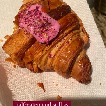 Verzenay - Raspberry rose croissant - Desserts Near Me - Chicago, Illinois Verzenay - Raspberry rose croissant - Desserts Near Me - Chicago, Illinois