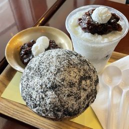 Black sesame bingsoo -- super fine, snow-like ice with a rich, slightly sweet flavor. Black sesame bingsoo -- super fine, snow-like ice with a rich, slightly sweet flavor.