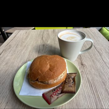 Wee Bite - Sausage Roll and a latte - Breakfast & Brunch Near Me - Edinburgh, EDH