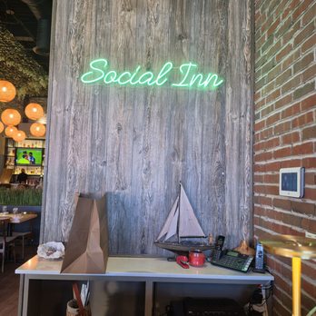 Social Inn - Cocktail Bars Near Me - Glenview, Illinois Social Inn - Cocktail Bars Near Me - Glenview, Illinois