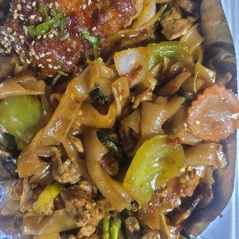 Thai'd Up - Drucken Noodle with chicken and beef.. Thai'd wings.. - Thai Near Me - New Orleans, Louisiana Thai'd Up - Drucken Noodle with chicken and beef.. Thai'd wings.. - Thai Near Me - New Orleans, Louisiana
