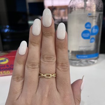 Lilac Nails Salon - The pointing finger extension is crooked - Nail Salons Near Me - New York, New York
