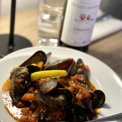 Folco's Ristorante - Cozze Marinara Fresh pei mussels, garlic, white wine, tomatoes, calabrese spice.