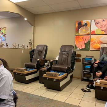 Lily's Nails - Pedi chairs - Nail Salons Near Me - Waterloo, Illinois
