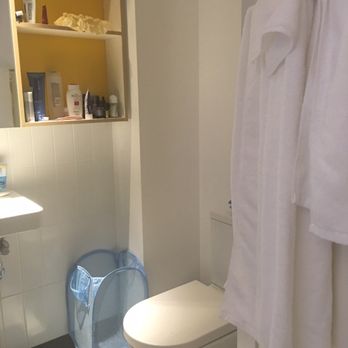 Iglu Chatswood - The bathroom - Hotels Near Me - Chatswood, NSW