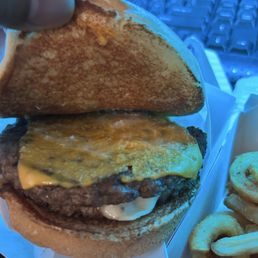 Ultimate Bacon Cheeseburger. They forgot the bacon!! Ultimate Bacon Cheeseburger. They forgot the bacon!!