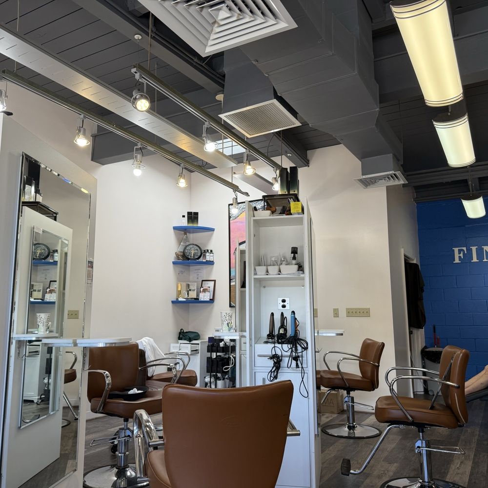 Finca Beauty Salon - Inside - Hair Stylists Near Me - Honolulu, Hawaii Finca Beauty Salon - Inside - Hair Stylists Near Me - Honolulu, Hawaii