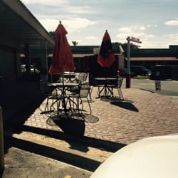 Dunkin' - Outside seating