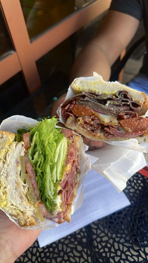 Perry’s Joint Logo