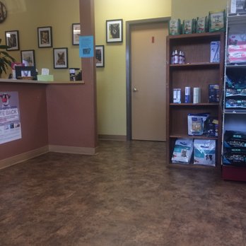 Reagor Pet Hospital - Front receptionist waiting area - Veterinarians Near Me - Carmichael, California Reagor Pet Hospital - Front receptionist waiting area - Veterinarians Near Me - Carmichael, California