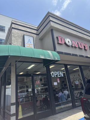 Ali's Chicken & Waffles by null