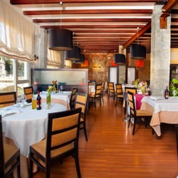 Restaurante Pernil - Salón a la rivera del río.