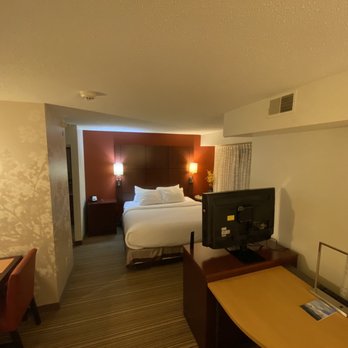 MainStay Suites - Out dated room decor & furnishings - Hotels Near Me - Appleton, Wisconsin MainStay Suites - Out dated room decor & furnishings - Hotels Near Me - Appleton, Wisconsin