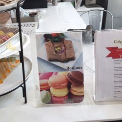 Crepes Celestes - Serving macaroons!