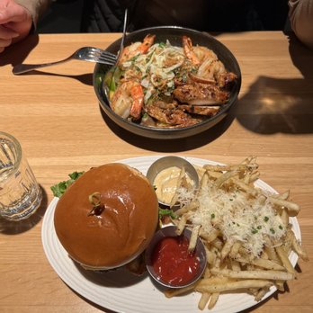 Earls Kitchen + Bar - New American Near Me - Somerville, Massachusetts