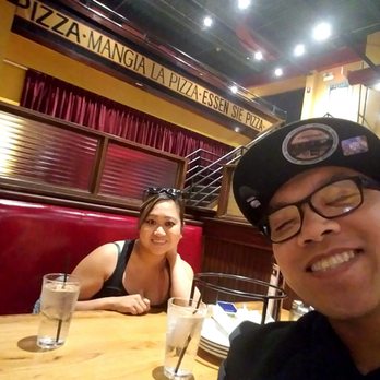 Giordano's - Pizza Near Me - Oakbrook Terrace, Illinois