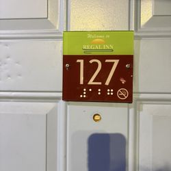 Regal Inn - Peephole