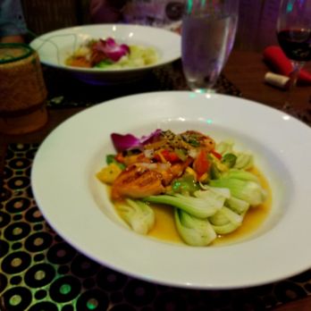 Sukho Thai - My main dish, salmon and bok choy, it had a perfect presentation before I messed it up hastily due to my hunger - Thai Near Me - Laval, Quebec