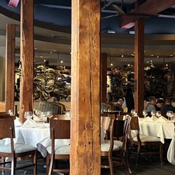 GW Fins - Dining room