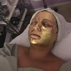 Pure facials - Gold mask