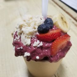 Grow Juice Bar - Berry frenzy smoothie bowl