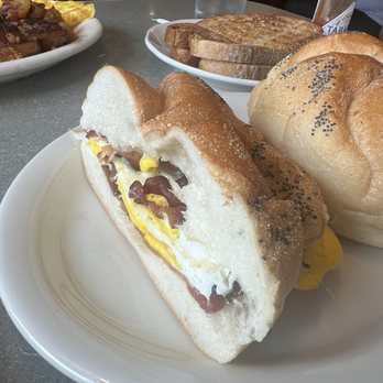 Frankie's Diner - Diners Near Me - Bridgeport, Connecticut