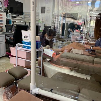 Star Nails Spa - Pexi-Glass between stations - Nail Salons Near Me - El Paso, Texas