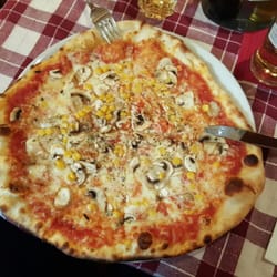 Pizzeria Venezia - Pizza Funghi mit Extra Belag Mais